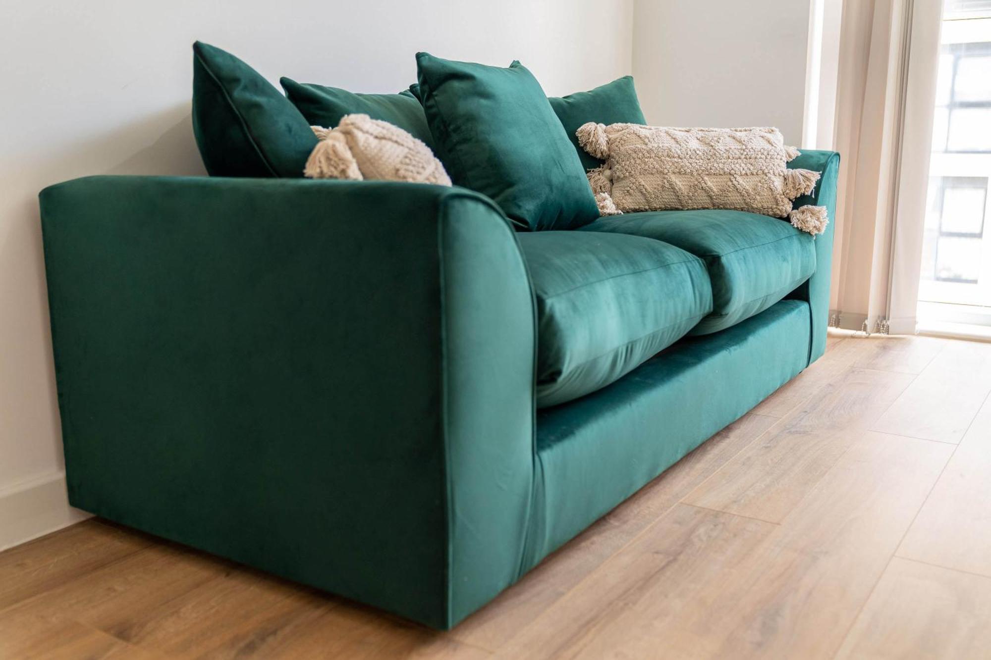 Apartment Centre - 2 Bedroom - Secure Parking - Rated 302h *