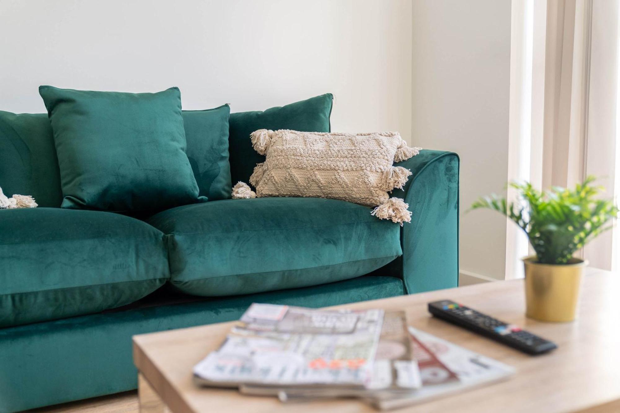 Apartment Centre - 2 Bedroom - Secure Parking - Rated 302h