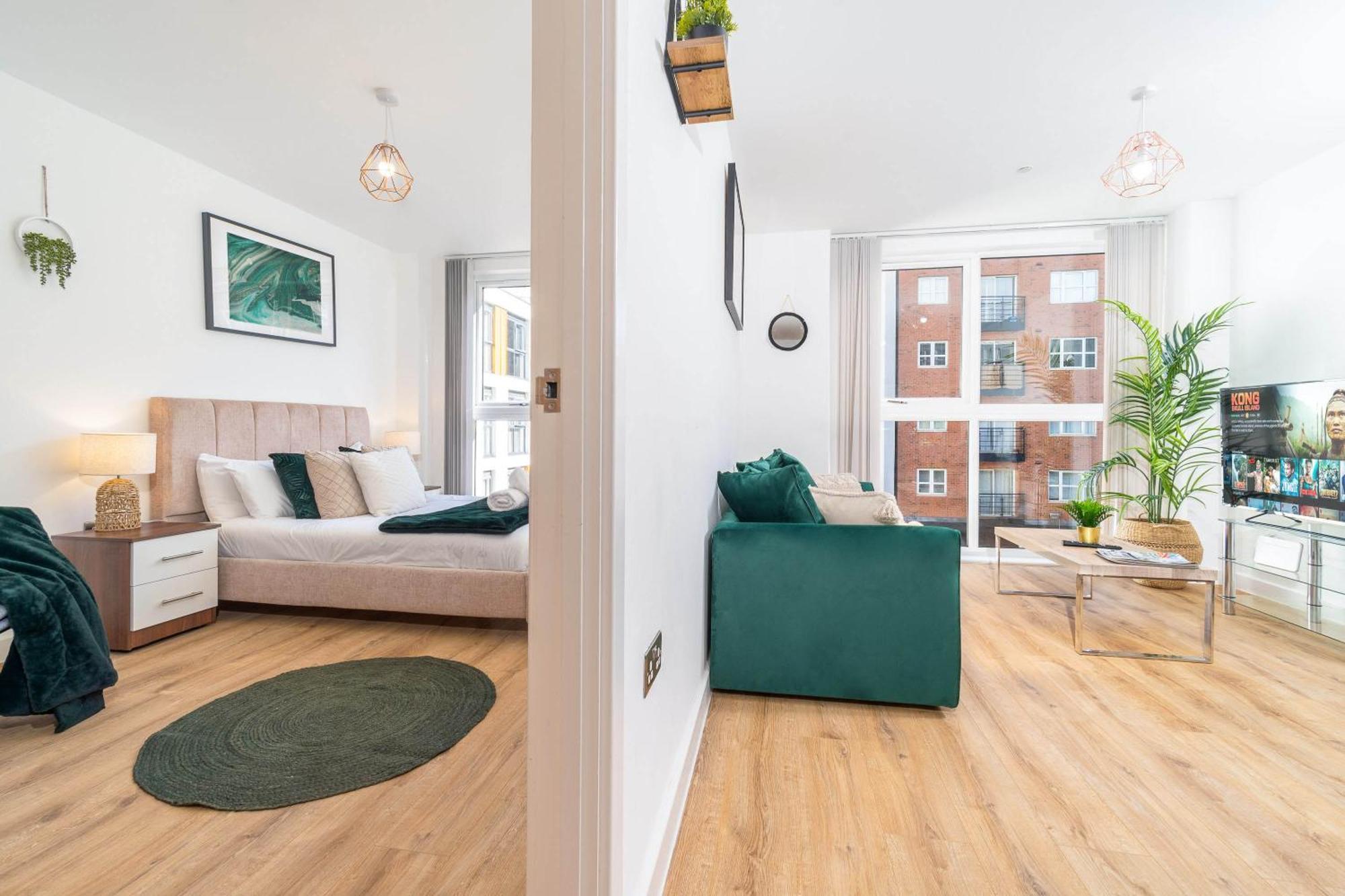 Centre - 2 Bedroom - Secure Parking - Rated 302h Birmingham