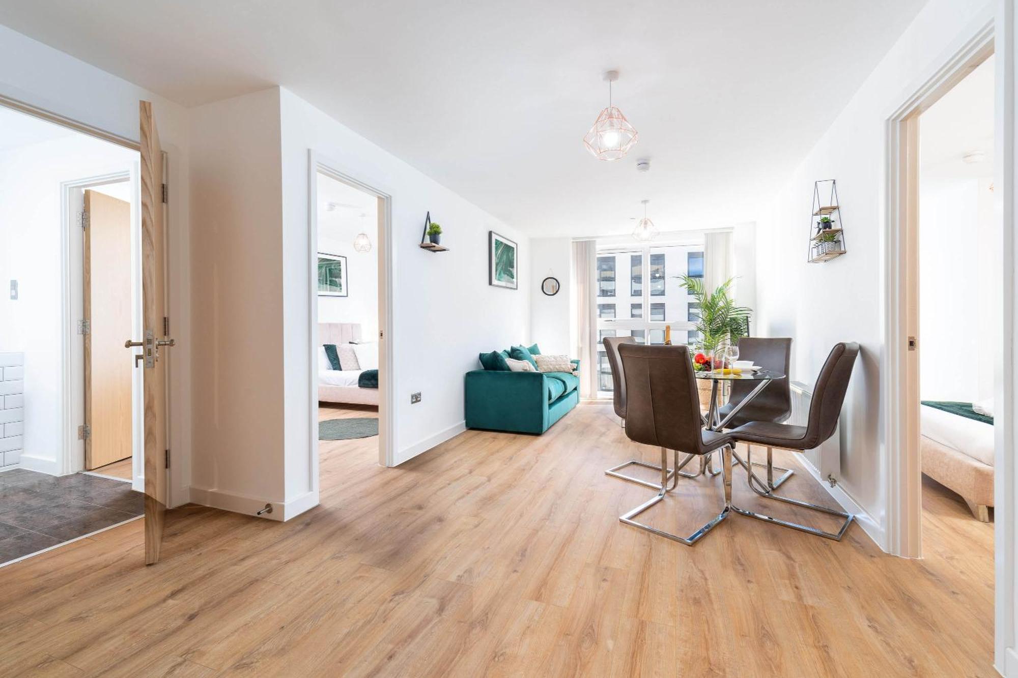 Apartment Centre - 2 Bedroom - Secure Parking - Rated 302h *