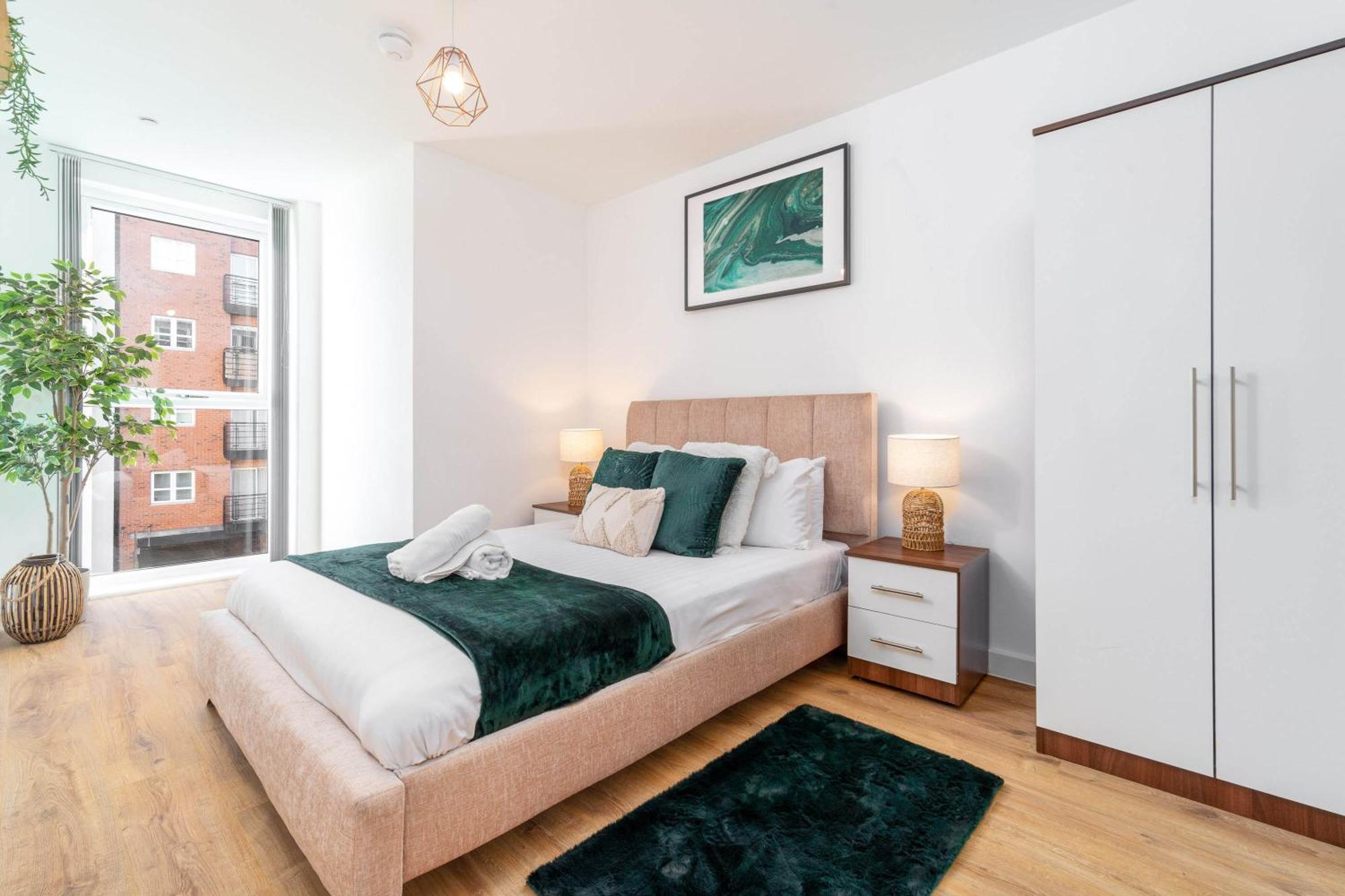 Apartment Centre - 2 Bedroom - Secure Parking - Rated 302h Birmingham