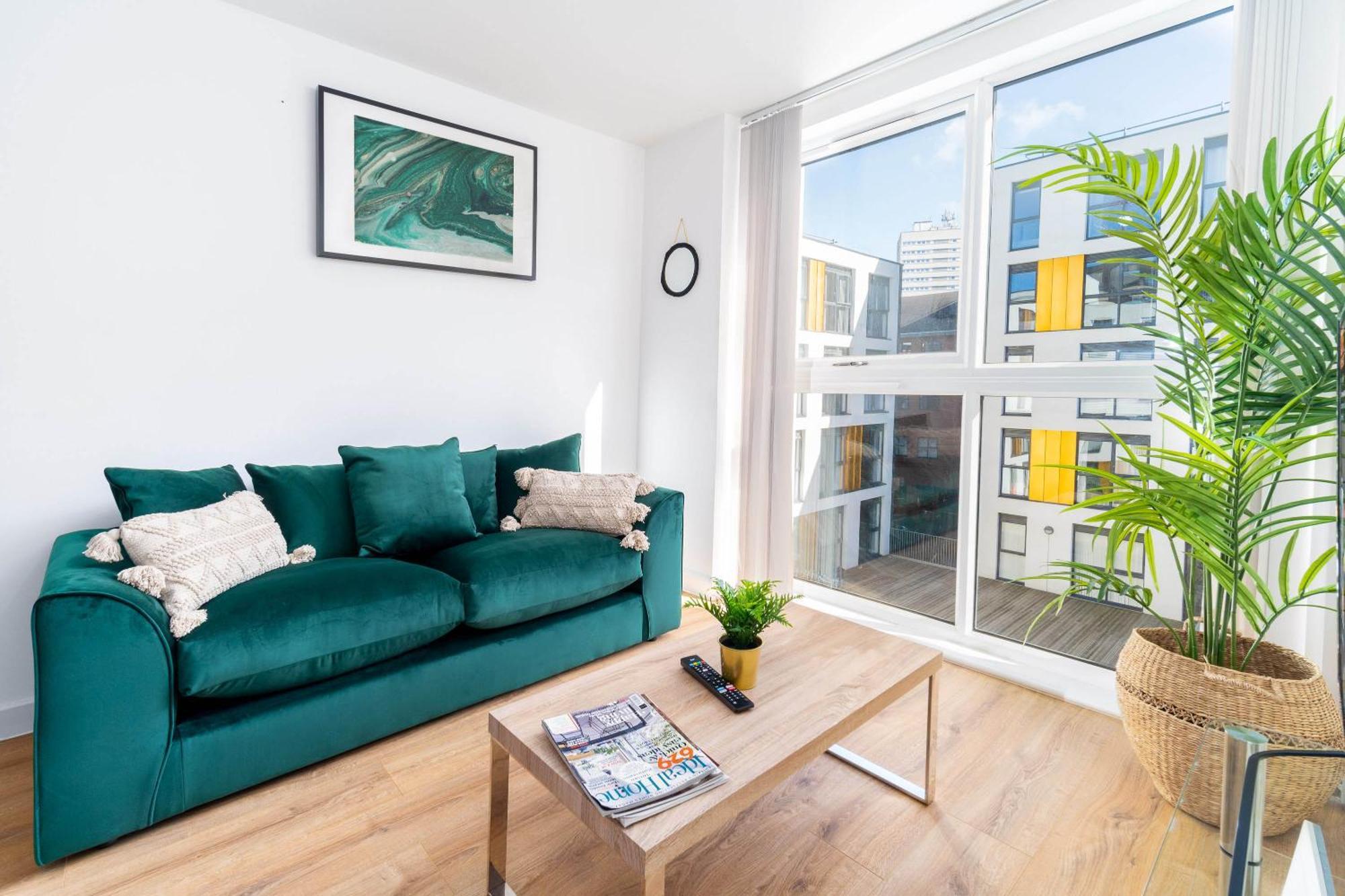 Centre - 2 Bedroom - Secure Parking - Rated 302h Apartment